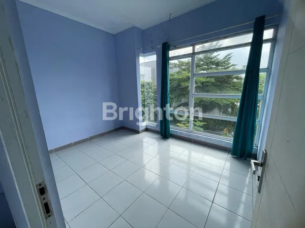 image RUMAH 2 LANTAI HALAMAN LUAS CLUSTER NYAMAN DIPERUMAHAN STRATEGIS (5)