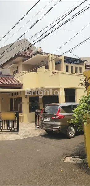 RUMAH DI CAWANG JAKARTA TIMUR, MODERN DAN CANTIK