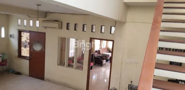 image RUMAH DI CAWANG JAKARTA TIMUR, MODERN DAN CANTIK (3)