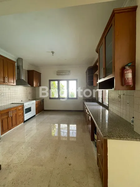 image RUMAH MEWAH SEMI FURNISHED STRATEGIS KAWASAN ELITE CIPETE JAKARTA SELATAN (3)