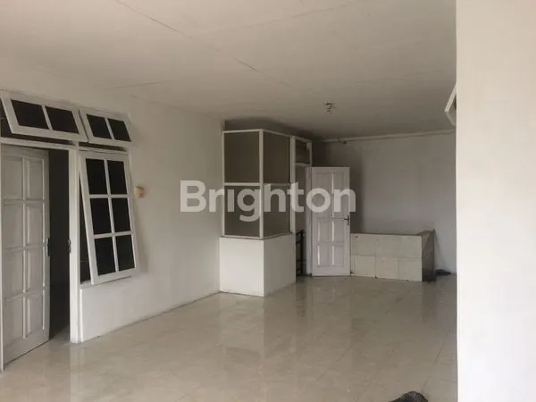 image RUANG USAHA 3 LANTAI, LOKASI STRATEGIS , DEKAT KAMPUS TERNAMA, UGM , UNY, COCOK UNTUK SEGALA USAHA.DISEWAKAN DAN DIJUAL (2)