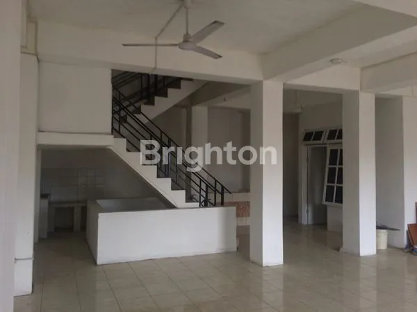 image RUANG USAHA 3 LANTAI, LOKASI STRATEGIS , DEKAT KAMPUS TERNAMA, UGM , UNY, COCOK UNTUK SEGALA USAHA.DISEWAKAN DAN DIJUAL (3)