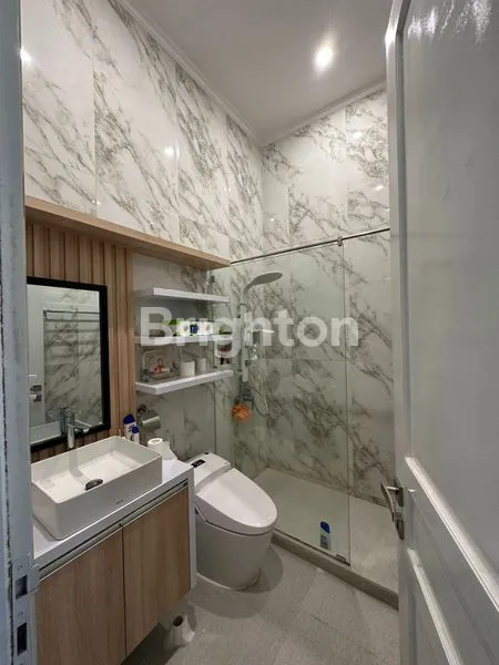 image DI JUAL RUMAH CANTIK FURNISHED DI AREA TENGAH KOTA SAMRINDA  (6)