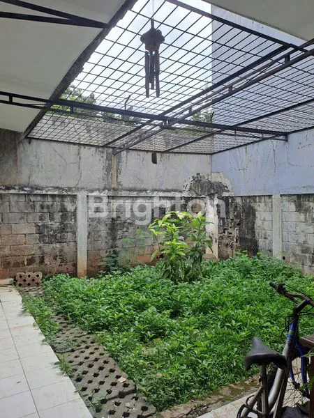 image RUMAH 4KT DI KENCANA LOKA BSD - AREA PREMIUM DEKAT GRANADA (2)