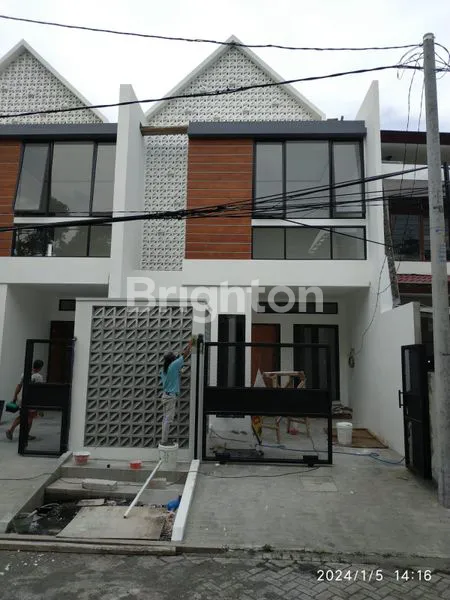 image RUMAH BARU GRESS 100M DARI RAYA KENJERAN LOKASI GADING PANTAI (1)