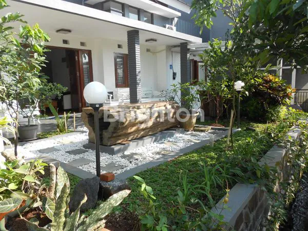 image HUNIAN 2 LANTAI SEMI FURNISHED YANG NYAMAN DAN ASRI (2)