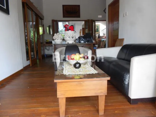 image HUNIAN 2 LANTAI SEMI FURNISHED YANG NYAMAN DAN ASRI (4)