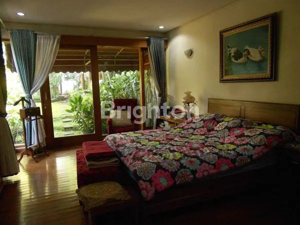 image HUNIAN 2 LANTAI SEMI FURNISHED YANG NYAMAN DAN ASRI (5)