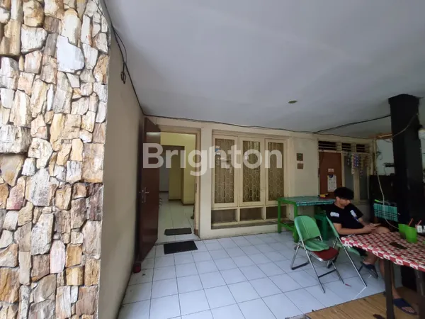 image RUMAH DI JL DOHO KEPUTRAN SURABAYA DEKAT SMA SANTA MARIA, UNIV WIDYA MANDALA, DINOYO, KAHURIPAN (4)