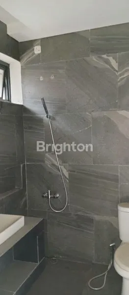 image RUMAH CANTIK DAN BARU, ASRI BERGAYA MINIMALIS, STRATEGIS DI FIRST STONE, SERPONG TANGERANG (4)