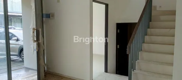 image RUMAH CANTIK DAN BARU, ASRI BERGAYA MINIMALIS, STRATEGIS DI FIRST STONE, SERPONG TANGERANG (7)