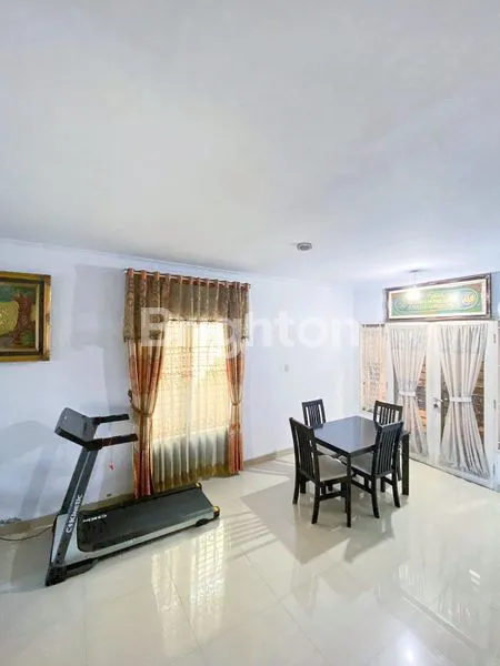 image RUMAH BAGUS SIAP HUNI  SEMI FURNISHED ( PERABOT LENGKET ) INTI KOTA MEDAN (1)