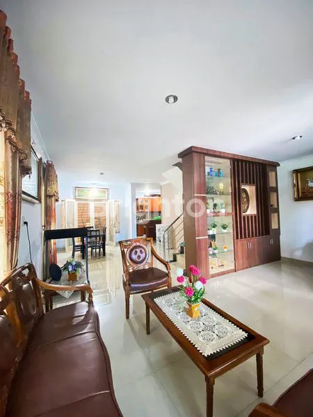 image RUMAH BAGUS SIAP HUNI  SEMI FURNISHED ( PERABOT LENGKET ) INTI KOTA MEDAN (2)