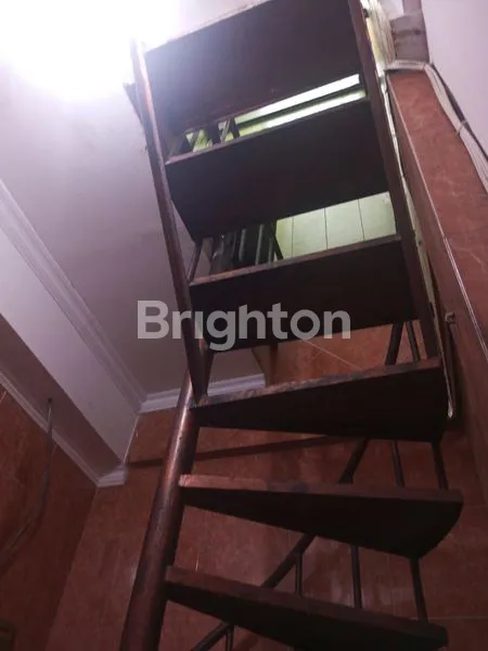 image TURUN HARGA RUMAH 2 TINGKAT, TEMPAT USAHA, STUDIO REKAMAN, KANTOR POS, LAUNDRY,  LOKASI STRATEGIS PINGGIR JALAN. PISANGAN BARU TENGAH, MATRAMAN, JAKARTA TIMUR (4)