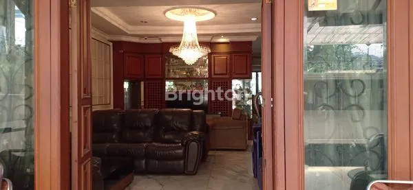 image RUMAH 2.5 LANTAI SIAP HUNI DENGAN 2 MUKA JALAN DI TEBET  JAKARTA SELATAN  (2)