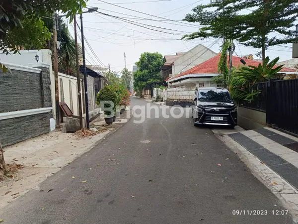 image RUMAH 2.5 LANTAI SIAP HUNI DENGAN 2 MUKA JALAN DI TEBET  JAKARTA SELATAN  (6)
