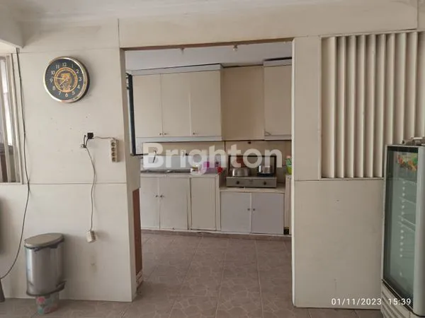image RUMAH 2.5 LANTAI SIAP HUNI DENGAN 2 MUKA JALAN DI TEBET  JAKARTA SELATAN  (8)