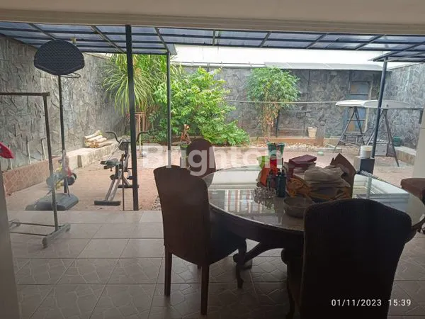 image RUMAH 2.5 LANTAI SIAP HUNI DENGAN 2 MUKA JALAN DI TEBET  JAKARTA SELATAN  (4)