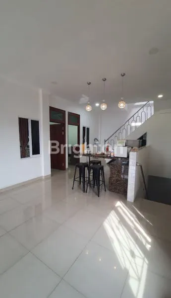 image RUMAH JELAMBAR MEGAH SEMI FURNISH 3.5 LANTAI (8)