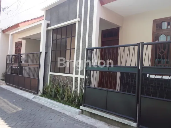 image RUMAH TINGGAL 1 LT BARU SIAP HUNI TERAWAT DI KEBONSARI SURABAYA DEKAT GAYUNGSARI, GAYUNG SARI ,JAMBANGAN, MASJID AL AKBAR , A YANI, PAGESANGAN (1)