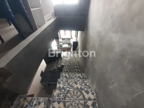 image RUKO 3 LANTAI PINGGIR JALAN COCOK UNTUK USAHA TURUN HARGA DARI 450JT JADI 420 JT AJA LHOO!!! MURAH BANGET!!! (7)