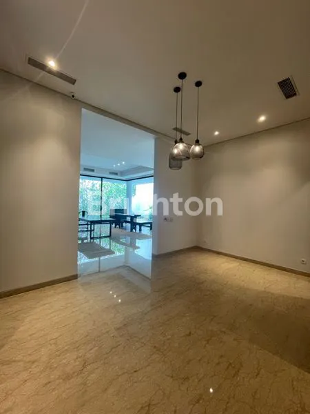 image RUMAH MEWAH TURUN HARGA SEMI FURNISHED LOKASI STRATEGIS KAWASAN ELITE CIPETE JAKARTA SELATAN (3)