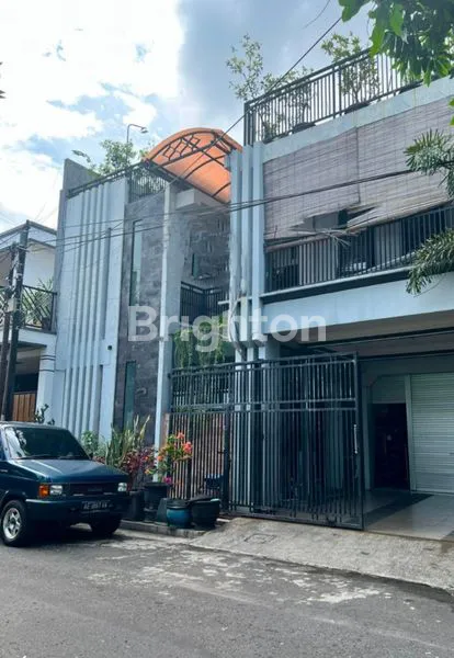 RUMAH MEGAH 350M² SHM DI BALOWERTI KEDIRI SIAP HUNI