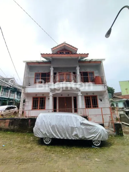 RUMAH VILLA DI GREEN APPLE