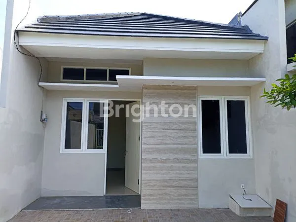 image RUMAH BARU GRESS SIAP HUNI GUNUNG ANYAR MAS (1)