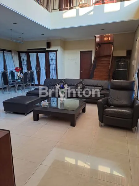 image "TUBAGUS ISMAIL: RUMAH MODERN 4 KAMAR TIDUR DENGAN TAMAN LUAS DAN FASILITAS MEWAH" (4)