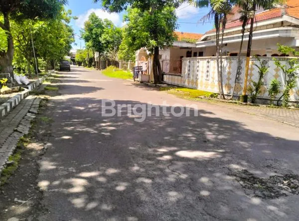 image RUMAH HITUNG TANAH, DEKAT RAYA MERR, SANGAT COCOK UTK BANGUN BEBERAPA RUMAH (2)