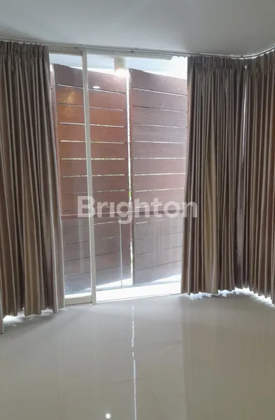 image RUMAH 2 LANTAI KOSONGAN (2)