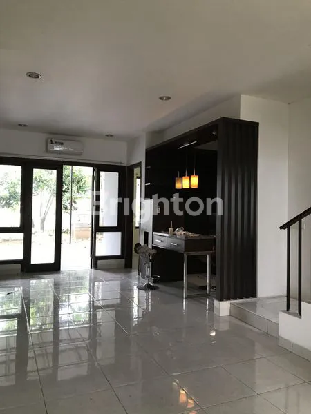 image RUMAH MEWAH PROVENCE PARKLAND BSD, 3+1 KT (2)