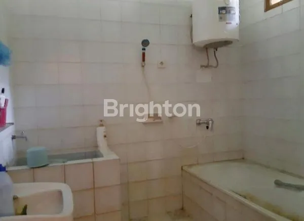 image RUMAH HOOK LUAS FULL FURNISHED DEKAT EXIT TOL SAWOJAJAR (2)