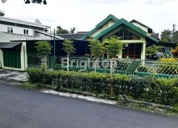 image RUMAH HOOK LUAS FULL FURNISHED DEKAT EXIT TOL SAWOJAJAR (1)
