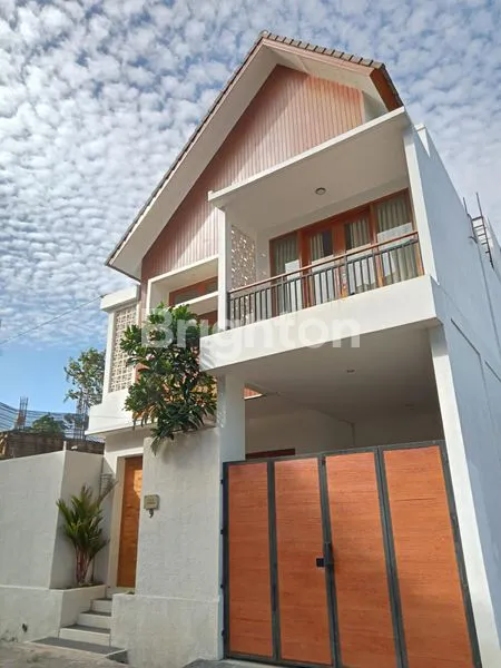 RUMAH GAYA VILLA 3 LT CANTIK DAN MEWAH FULL FURNISHED ADA ROOFTOP ONE CLUSTER MUMBUL JIMBARAN