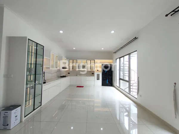 image RUMAH SIAP HUNI 3 LANTAI DI CLUSTER SYMPHONY, GOLF ISLAND PIK (3)