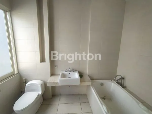 image DIJUAL RUMAH 2 LANTAI ROYAL PARK 1 BESAR DAN TERAWAT (6)