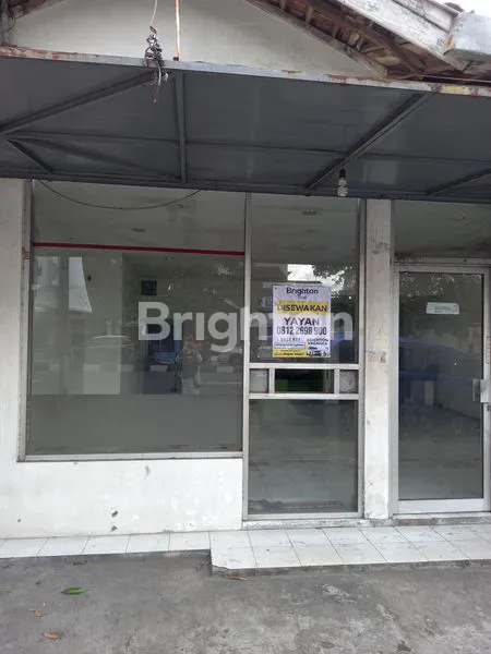 RUANG USAHA BEKAS APOTEK,UNTUK TEMPAT TINGGAL JUGA BOLEH, PINGGIR JALAN RAYA SOLO KM 10, SOROGENEN