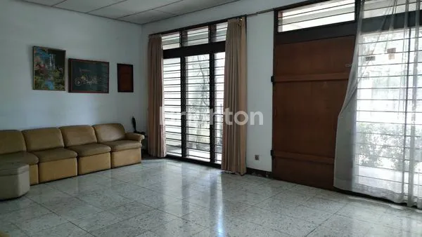 image RUMAH TERAWAT DI MAINROAD AREA CENTRAL BUSINESS JALAN VETERAN BANDUNG (8)