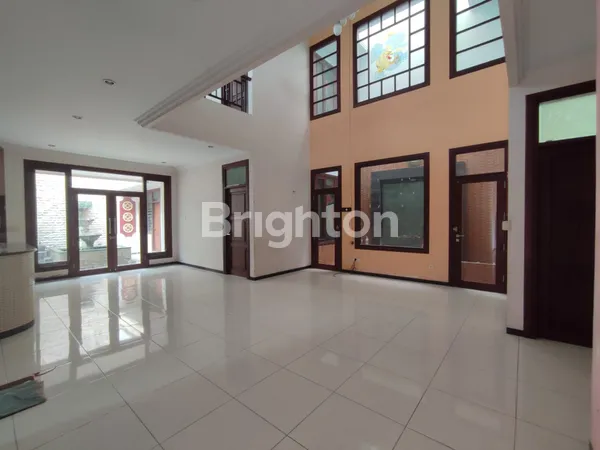 image RUMAH MEWAH DUA LANTAI LOKASI STRATEGIS DI GATSU TENGAH (NEGO) (4)