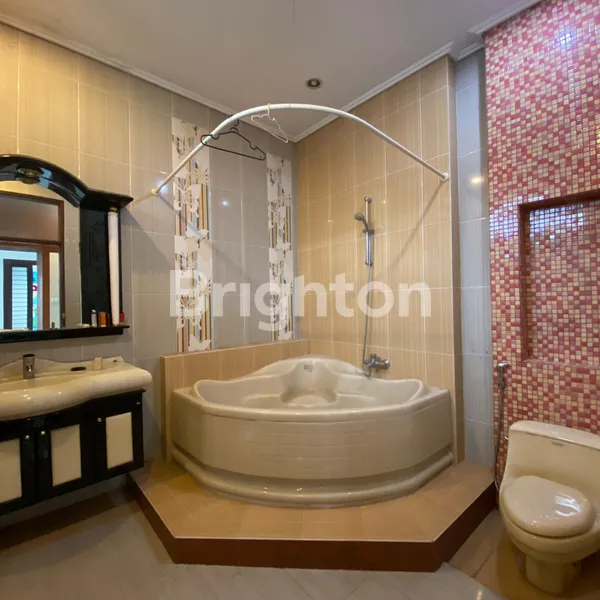 image RUMAH MEWAH DUA LANTAI LOKASI STRATEGIS DI GATSU TENGAH (NEGO) (6)