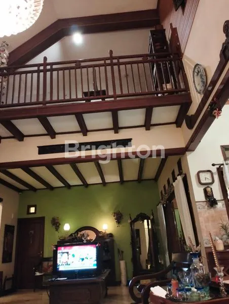 image RUMAH MEWAH 2 LANTAI DI PUSAT KOTA MALANG (5)