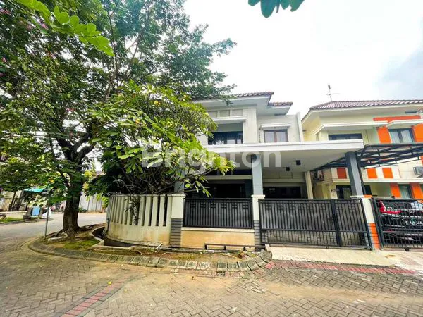 image RUMAH MEWAH DI CENTRAL PARK A. YANI (2)