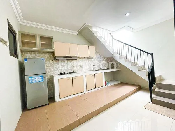 image RUMAH MEWAH DI CENTRAL PARK A. YANI (6)