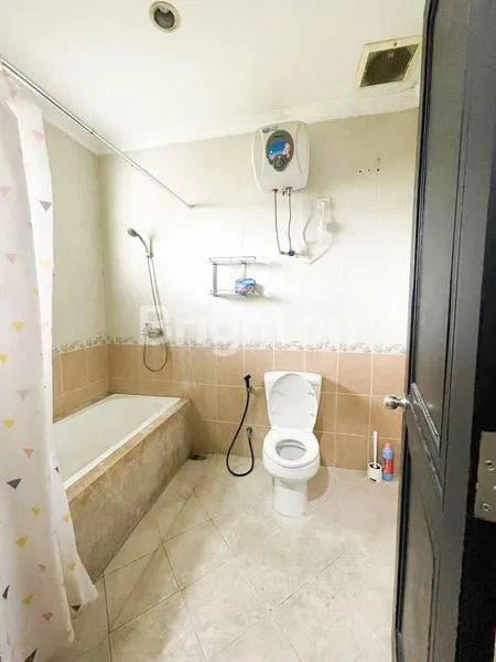 image RUMAH MEWAH DI CENTRAL PARK A. YANI (8)