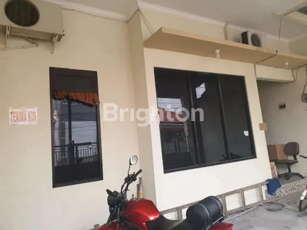 image RUMAH KOST NGAGEL MULYO 2 LANTAI FULL FURNISH (6)