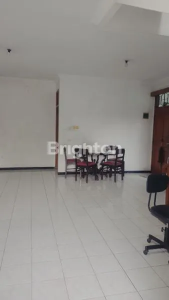 image RUMAH NYAMAN LUAS CARPORT 4 MOBIL DALAM KOMPLEK DEKAT BANDARA HUSEIN  (4)