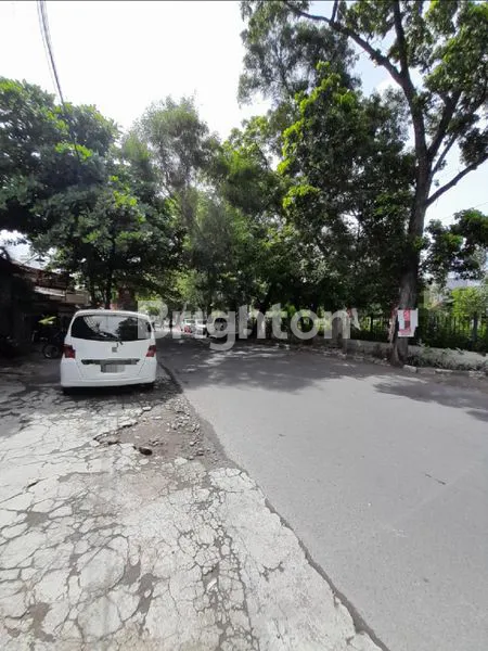 image PURWOSARI, LAWEYAN, SURAKARTA,  RUMAH LUAS DESAIN KAFE, LOKASI STRATEGIS  PINGGIR JALAN RAYA, AKSES MOBIL 2 ARAH, LOKASI RAMAI, COCOK UNTUK USAHA KULINER (2)