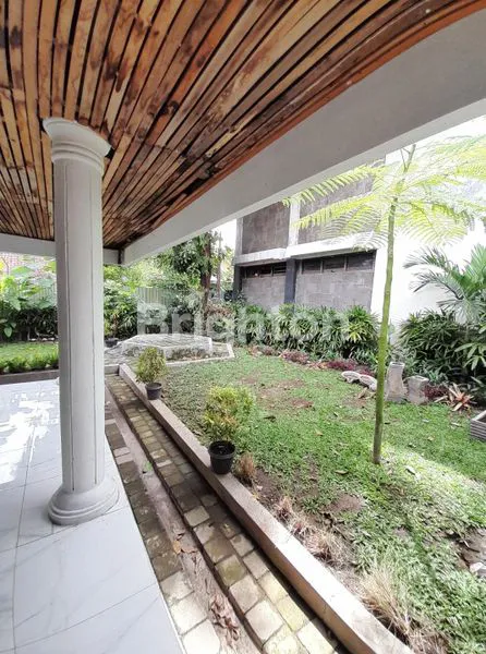 image PURWOSARI, LAWEYAN, SURAKARTA,  RUMAH LUAS DESAIN KAFE, LOKASI STRATEGIS  PINGGIR JALAN RAYA, AKSES MOBIL 2 ARAH, LOKASI RAMAI, COCOK UNTUK USAHA KULINER (7)